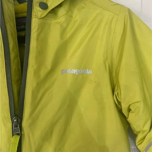 Patagonia Two-Tone Green Snowsuit - Picture 2 of 5